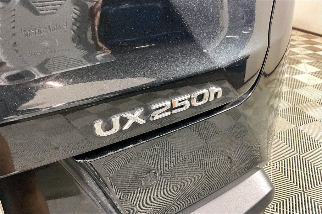 Used 2024 Lexus UX 250h FWD w/ Premium Package image 31