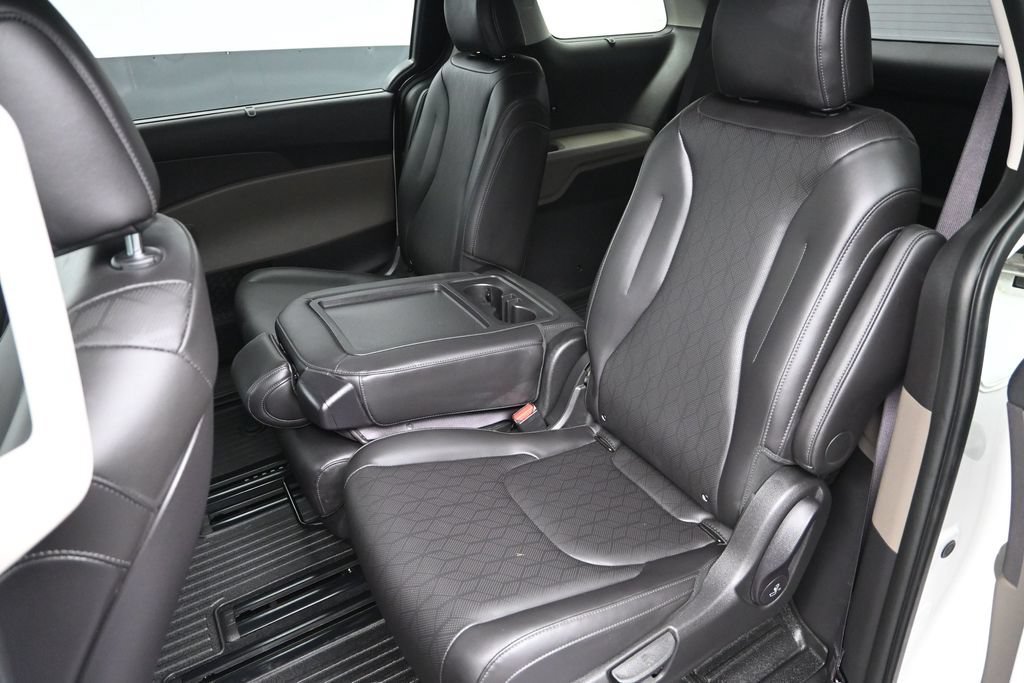 Certified 2026 Kia Carnival EX FWD image 27