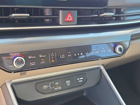 New 2027 Kia Carnival LX FWD image 24