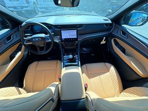New 2025 Jeep Grand Cherokee Summit w/ Obsidian Package image 21