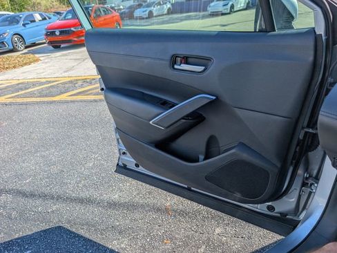 Used 2022 Toyota Corolla Cross XLE image 18