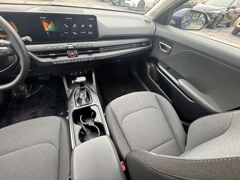 Used 2025 Kia K4 LXS image 39