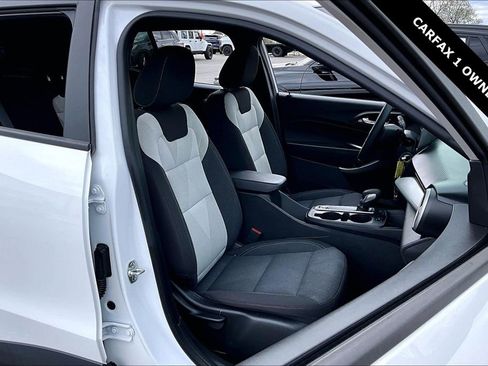 Used 2024 Chevrolet Trax RS image 27