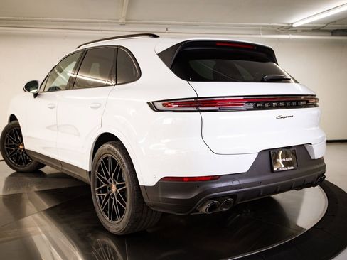 Certified 2026 Porsche Cayenne AWD/4WD image 3