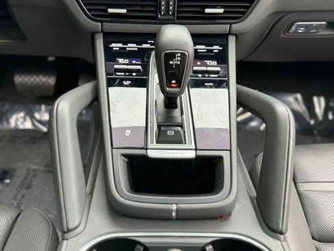 Used 2022 Porsche Cayenne Platinum Edition image 49