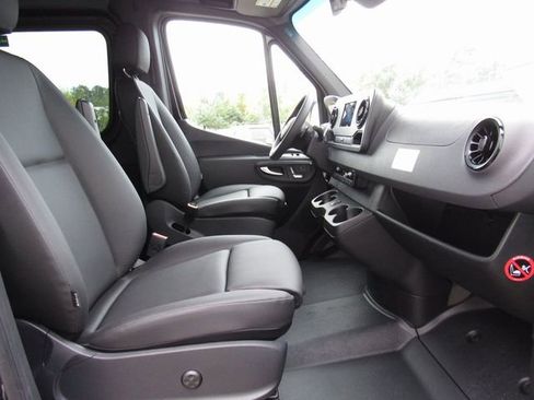 Used 2023 Mercedes-Benz Sprinter 2500 image 15