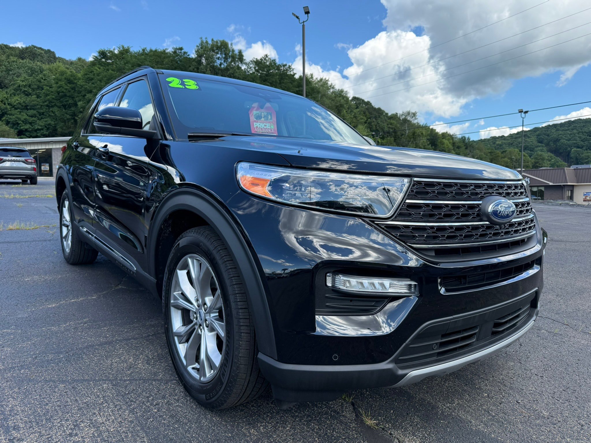 Used 2023 Ford Explorer XLT w/ Equipment Group 202A AWD/4WD image 1