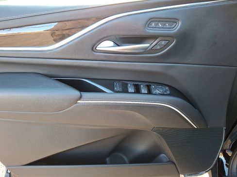 Used 2024 Cadillac Escalade Sport Platinum w/ LPO, ONYX Package image 12