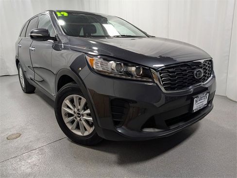 Used 2019 Kia Sorento LX image 2