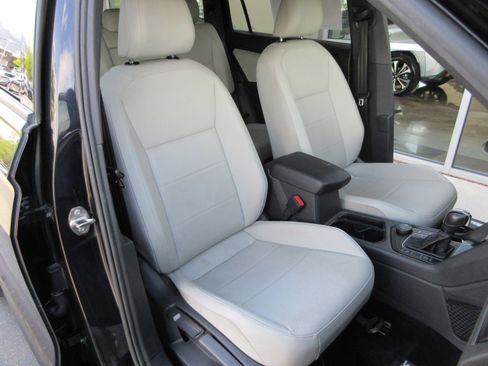 Used 2020 Volkswagen Tiguan SE R-Line AWD/4WD image 26