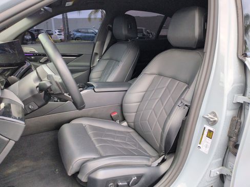 Used 2024 BMW 530i w/ M Sport Package RWD image 16