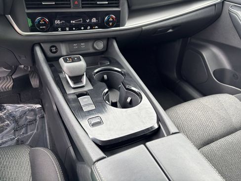 Used 2025 Nissan Rogue SV FWD image 44