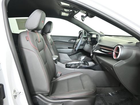 Used 2024 Chevrolet Trax RS FWD image 13