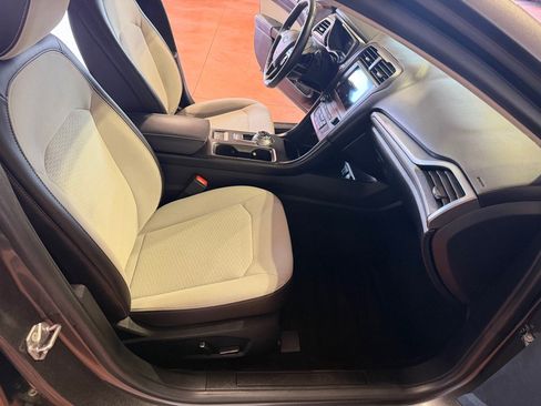 Used 2019 Ford Fusion SE w/ Equipment Group 151A image 22