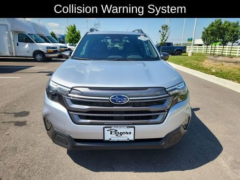 Used 2025 Subaru Forester Premium AWD/4WD image 2