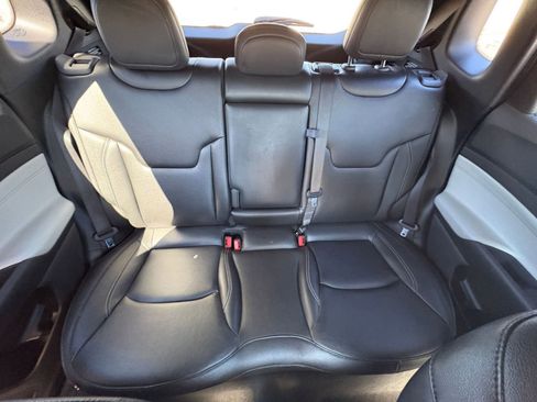 Used 2025 Jeep Compass Limited image 39