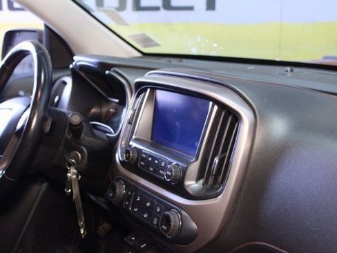 Used 2017 GMC Canyon SLE image 12