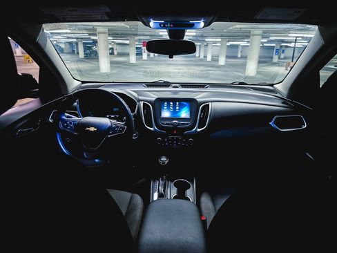 Used 2018 Chevrolet Equinox LT AWD/4WD image 3
