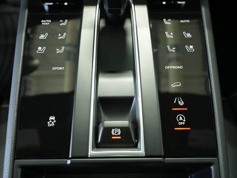 New 2025 Porsche Macan image 22