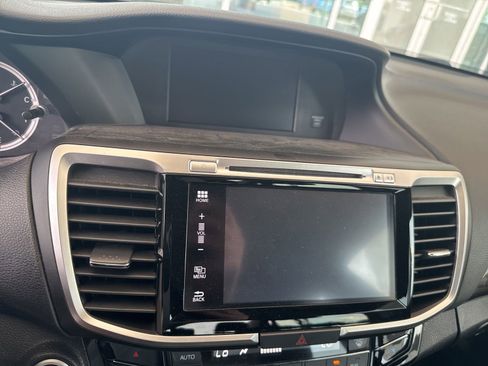 Used 2017 Honda Accord EX-L image 9