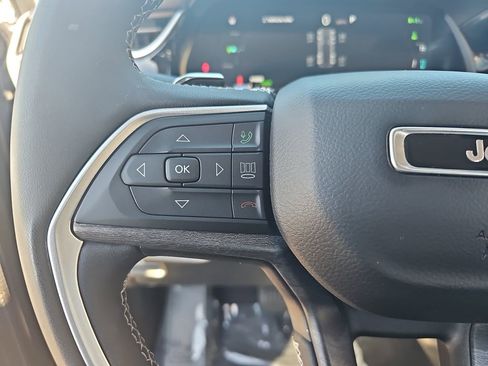 Used 2023 Jeep Grand Cherokee 4WD 4xe image 17