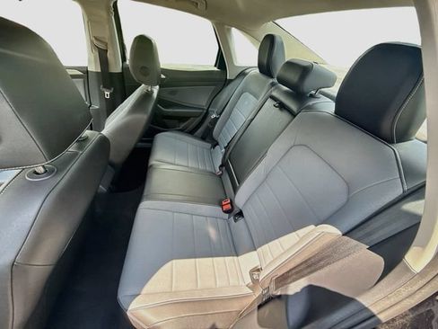 Used 2025 Volkswagen Jetta SE FWD image 29