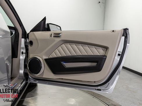 Used 2011 Ford Mustang GT Premium image 91