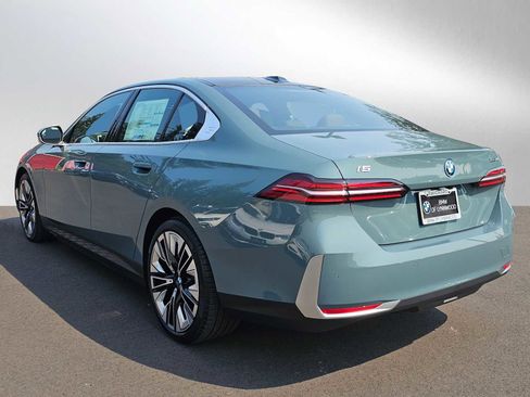 Used 2026 BMW i5 eDrive40 image 5