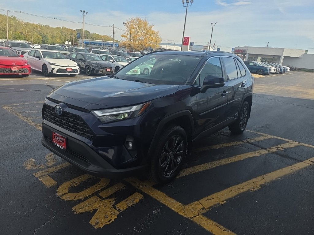 Used 2022 Toyota RAV4 XLE Premium AWD/4WD image 9