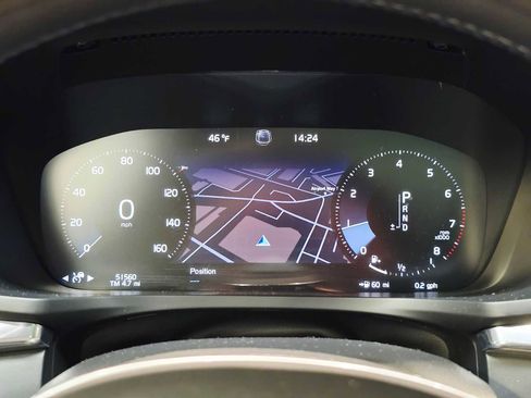 Used 2022 Volvo V60 T5 Cross Country image 12