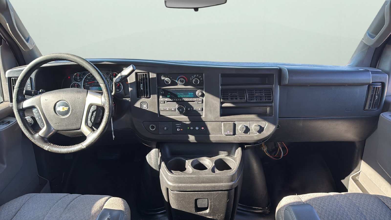 Used 2017 Chevrolet Express 2500 RWD image 16