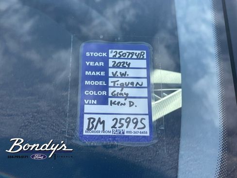 Used 2024 Volkswagen Tiguan SE image 25