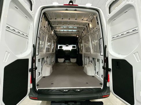 Used 2025 Mercedes-Benz Sprinter 2500 image 22
