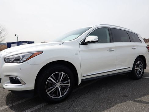 Used 2019 INFINITI QX60 Luxe w/ Essential Package image 5