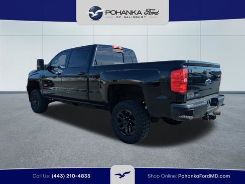 Used 2019 Chevrolet Silverado 2500 LT w/ Midnight Edition image 7