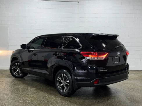 Used 2019 Toyota Highlander LE AWD/4WD image 5