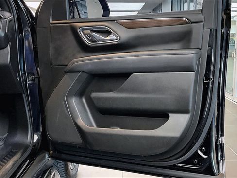 Used 2022 GMC Yukon SLE w/ Gmc Pro Safety Plus Package image 22