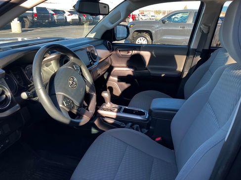 Used 2020 Toyota Tacoma SR5 image 3