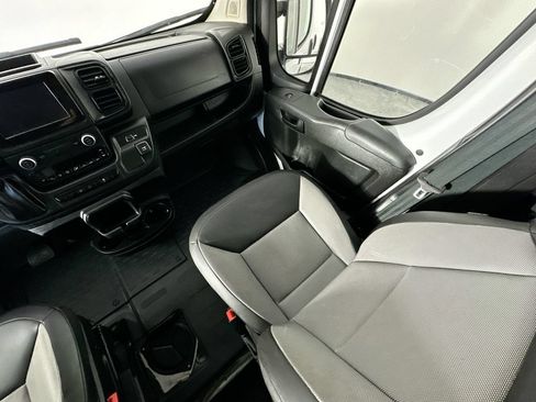 Used 2024 RAM ProMaster 2500 w/ Convenience Group FWD image 11