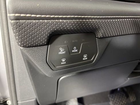 Used 2025 Volkswagen Atlas SE image 29