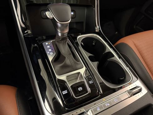 Used 2024 Kia Carnival SX Prestige FWD image 30