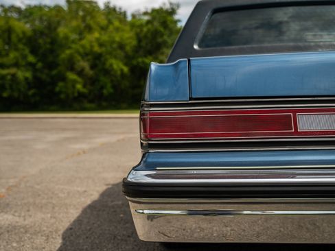 Used 1988 Chrysler Fifth Avenue RWD image 32