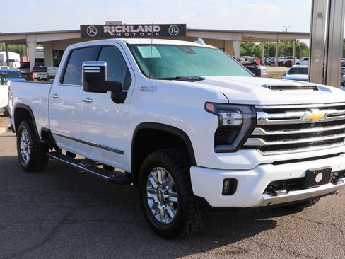Used 2024 Chevrolet Silverado 2500 High Country w/ Technology Package AWD/4WD image 1
