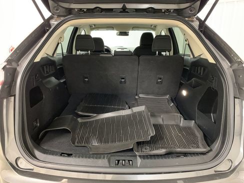 Used 2020 Ford Edge SE image 18