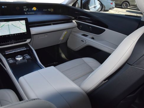 New 2026 Lincoln Nautilus Reserve image 17