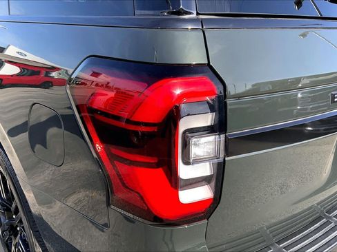 Used 2022 Ford Expedition Platinum AWD/4WD image 25
