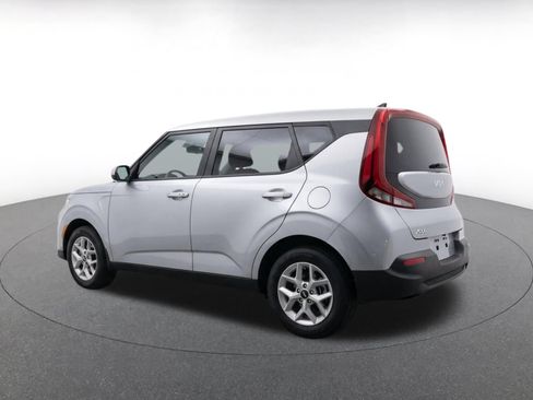 Used 2025 Kia Soul LX w/ LX Technology Package FWD image 5