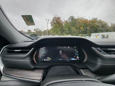 Used 2022 Jeep Grand Cherokee Overland image 16