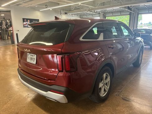 Certified 2024 Kia Sorento LX FWD image 6