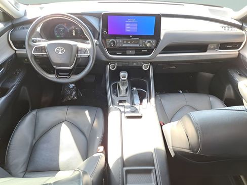 Used 2024 Toyota Grand Highlander Limited image 13